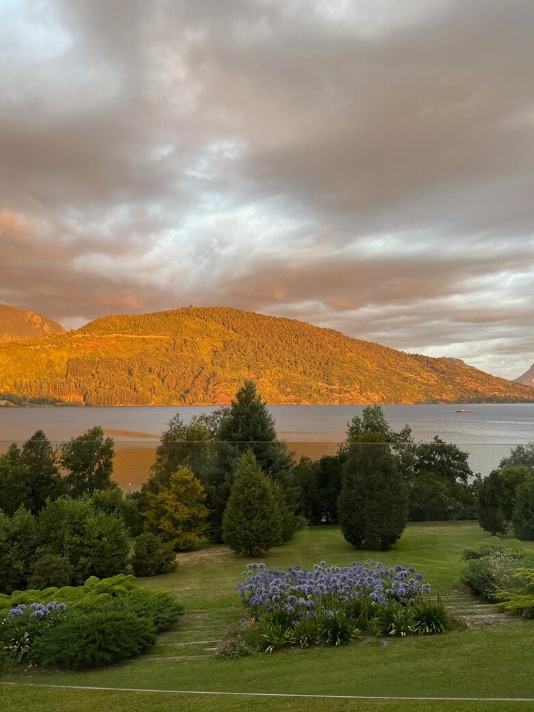 Contemporary Lake House at Lago Ranco - Futrono, Chile
