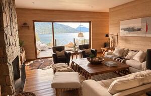Contemporary Lake House at Lago Ranco - Futrono, Chile