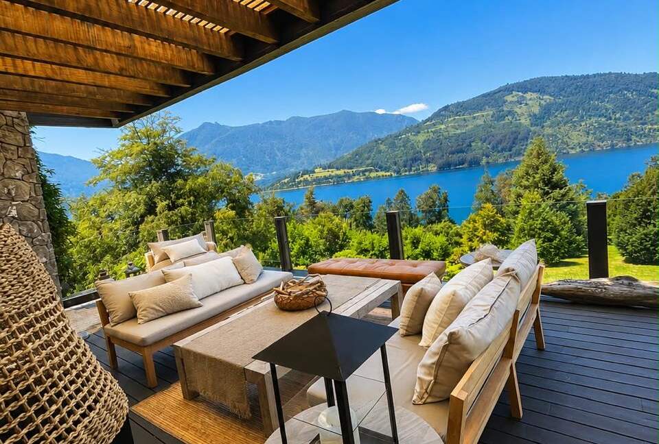 Contemporary Lake House at Lago Ranco - Futrono, Chile