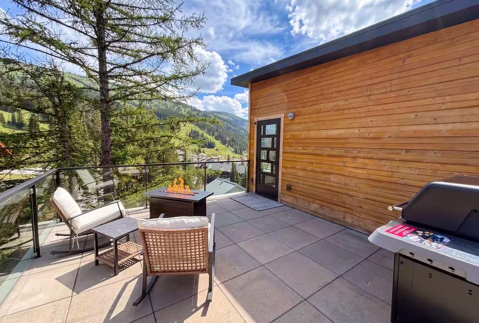 Whitefish Mountain Ski-In/Ski-Out Retreat with Rooftop Deck - Whitefish, Montana