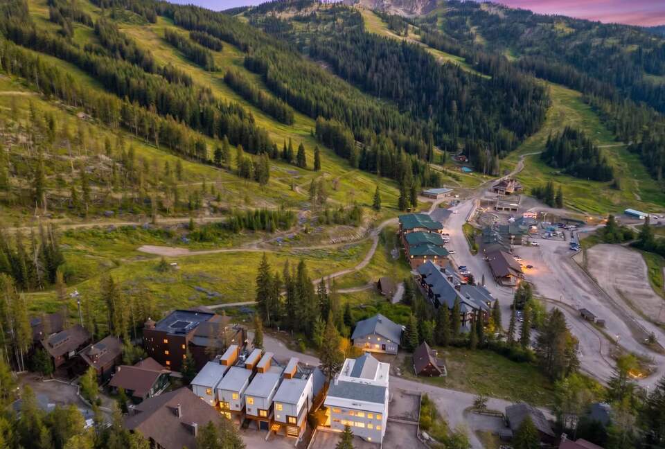 Whitefish Mountain Ski-In/Ski-Out Retreat with Rooftop Deck - Whitefish, Montana