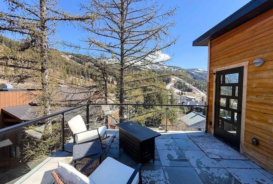 Whitefish Mountain Ski-In/Ski-Out Retreat with Rooftop Deck - Whitefish, Montana