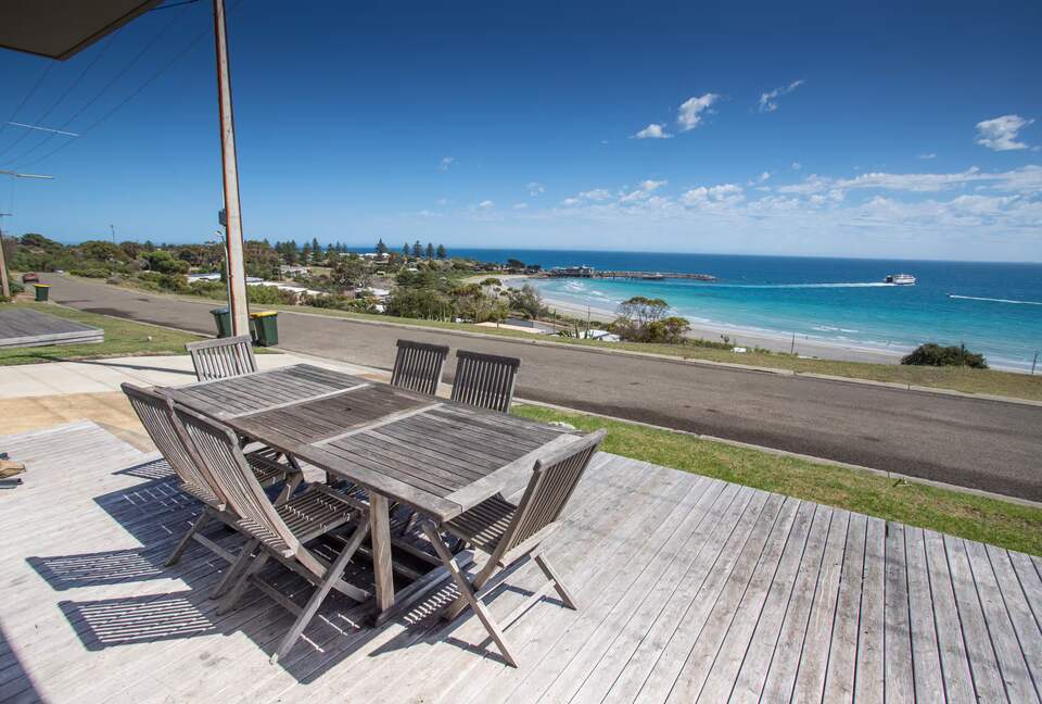 Penneshaw Beach House with Ocean Views - Penneshaw, Australia