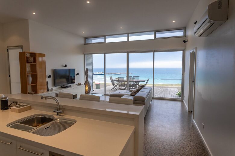 Penneshaw Beach House with Ocean Views - Penneshaw, Australia