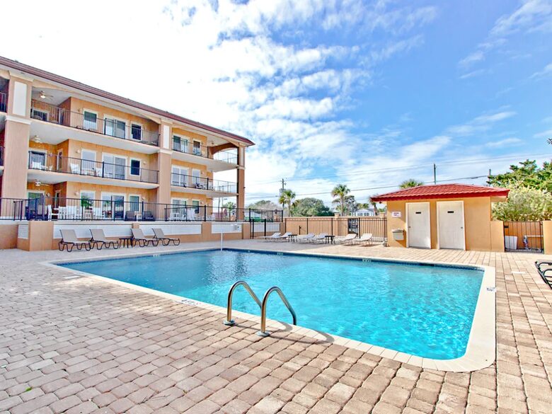 Tybee Island Retreat One Block from Beach and Pier - Tybee Island, Georgia