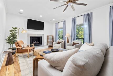 Southern Retreat with Pool and Private Putting Green - Pawleys Island, South Carolina