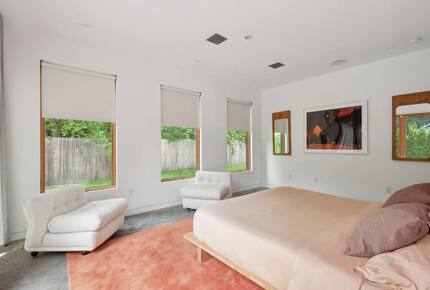 East Hampton Japandi Retreat with Heated Pool and Sauna - East Hampton, New York