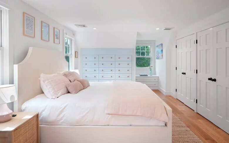 Classic Vineyard Escape One Mile from South Beach - Edgartown, Massachusetts