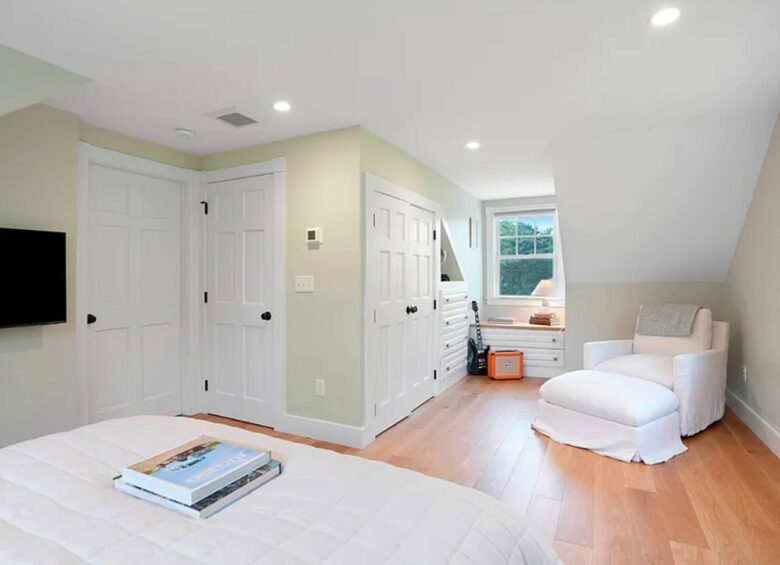 Classic Vineyard Escape One Mile from South Beach - Edgartown, Massachusetts