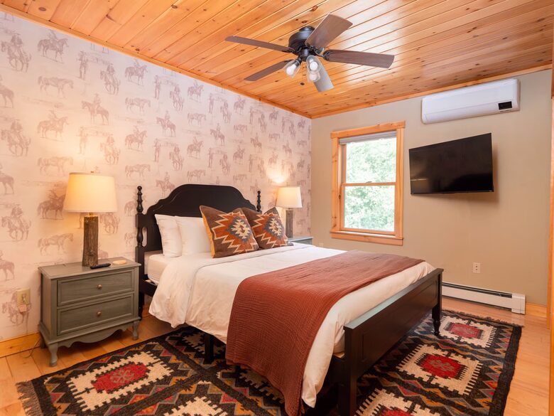 Year-Round Sunday River Escape with Pool & Mountain Views - Newry, Maine