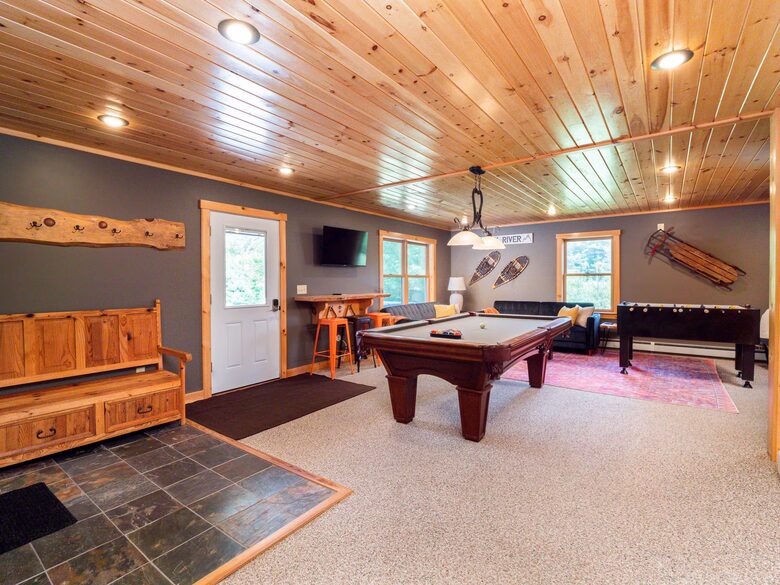 Year-Round Sunday River Escape with Pool & Mountain Views - Newry, Maine
