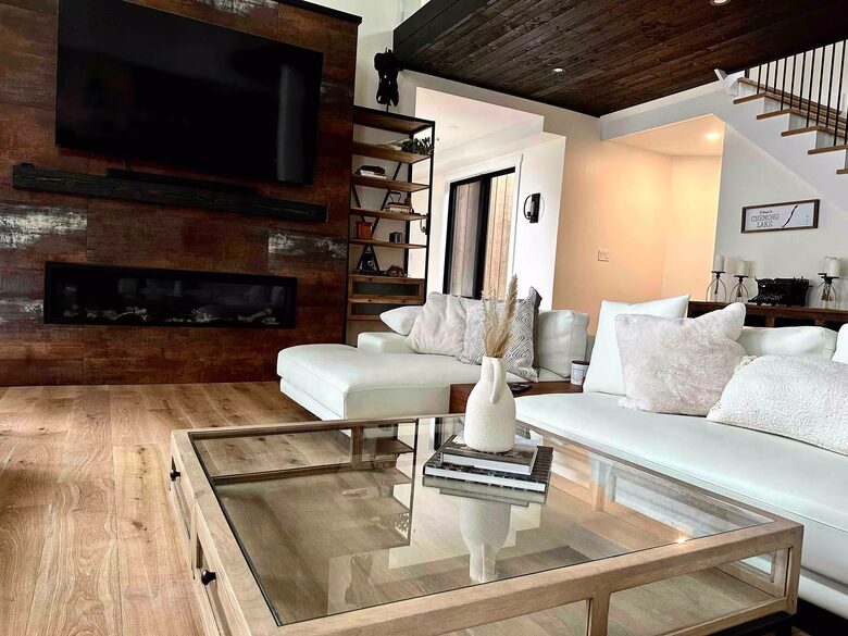Private Chemong Lake Chalet with Dock & Sunset Views - Bridgenorth, Canada