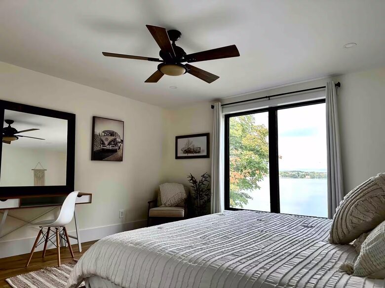 Private Chemong Lake Chalet with Dock & Sunset Views - Bridgenorth, Canada