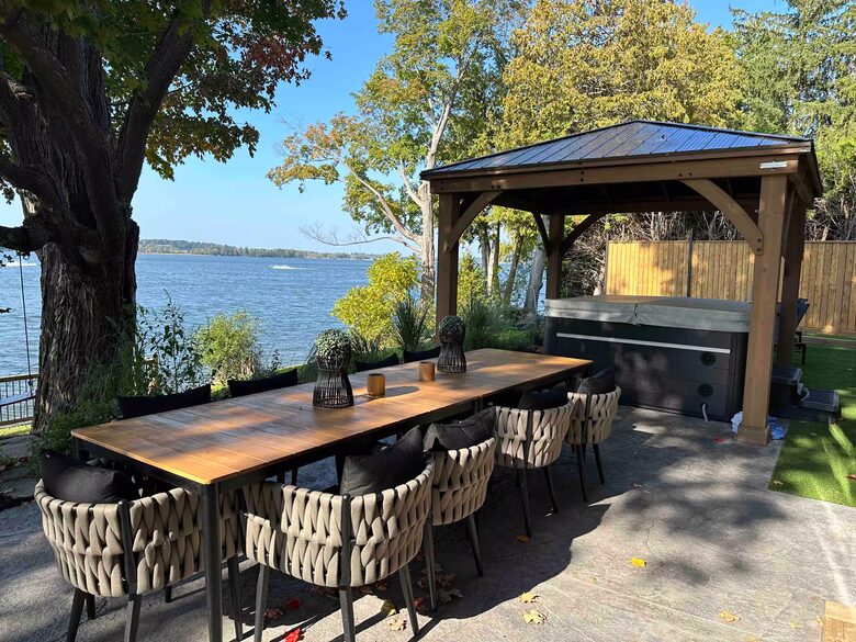 Private Chemong Lake Chalet with Dock & Sunset Views - Bridgenorth, Canada