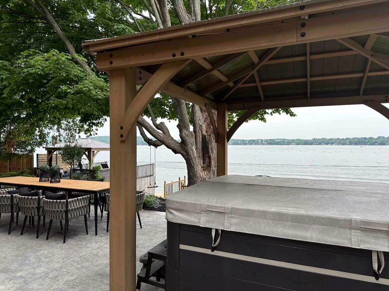 Private Chemong Lake Chalet with Dock & Sunset Views - Bridgenorth, Canada