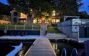 Private Chemong Lake Chalet with Dock & Sunset Views - Bridgenorth, Canada