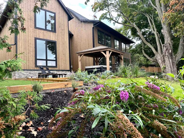Private Chemong Lake Chalet with Dock & Sunset Views - Bridgenorth, Canada