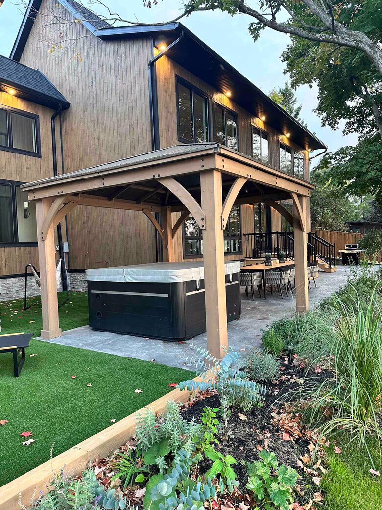 Private Chemong Lake Chalet with Dock & Sunset Views - Bridgenorth, Canada