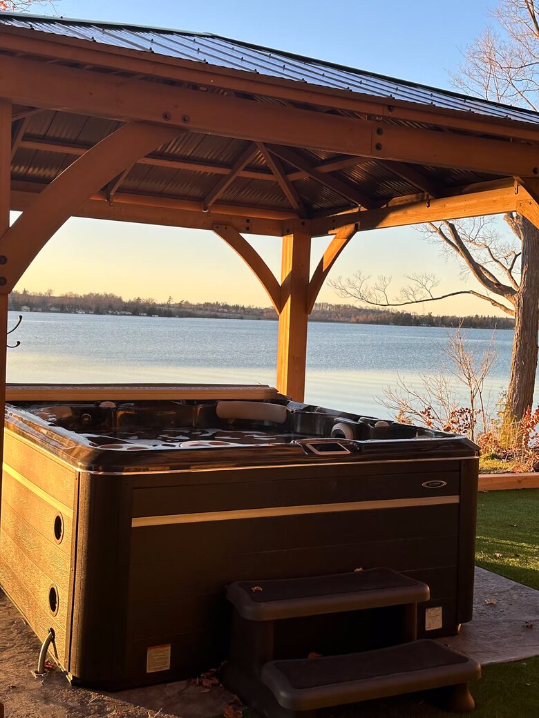 Private Chemong Lake Chalet with Dock & Sunset Views - Bridgenorth, Canada