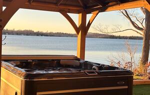 Private Chemong Lake Chalet with Dock & Sunset Views - Bridgenorth, Canada