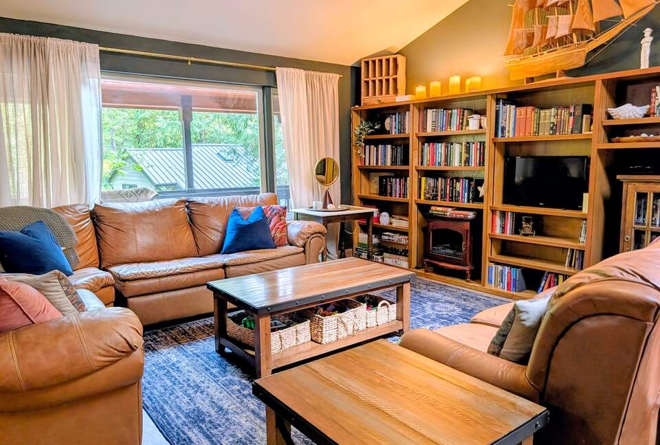 Harstine Island Retreat with Beach Access and Home Theater - Shelton, Washington
