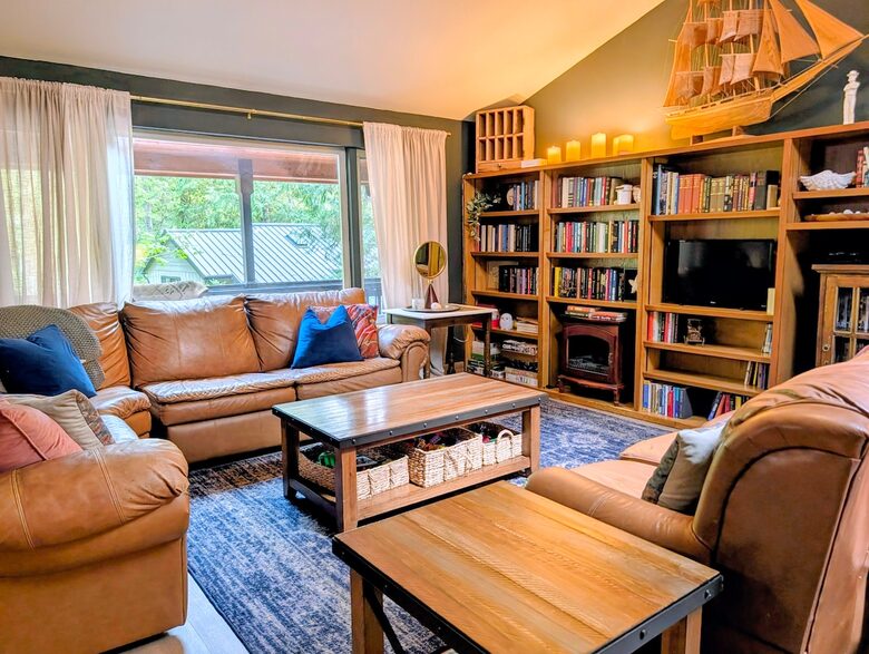 Harstine Island Retreat with Beach Access and Home Theater - Shelton, Washington