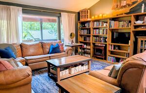 Harstine Island Retreat with Beach Access and Home Theater - Shelton, Washington