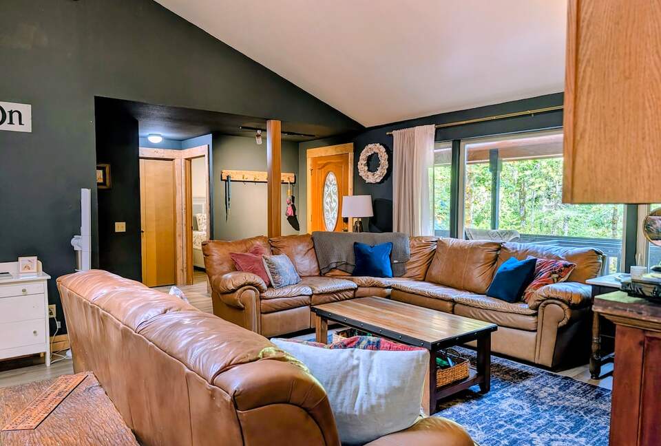 Harstine Island Retreat with Beach Access and Home Theater - Shelton, Washington