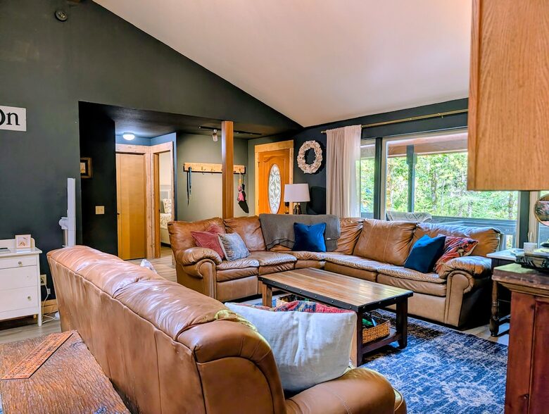 Harstine Island Retreat with Beach Access and Home Theater - Shelton, Washington