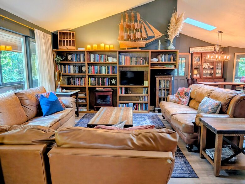 Harstine Island Retreat with Beach Access and Home Theater - Shelton, Washington