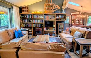 Harstine Island Retreat with Beach Access and Home Theater - Shelton, Washington