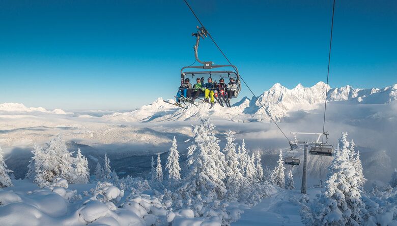 skiarea with view to Ramsau am Dachstein