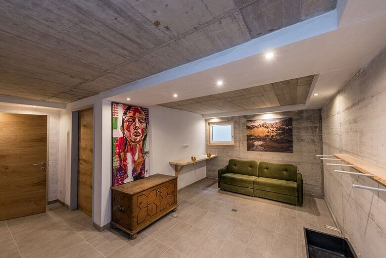 basement with skiroom