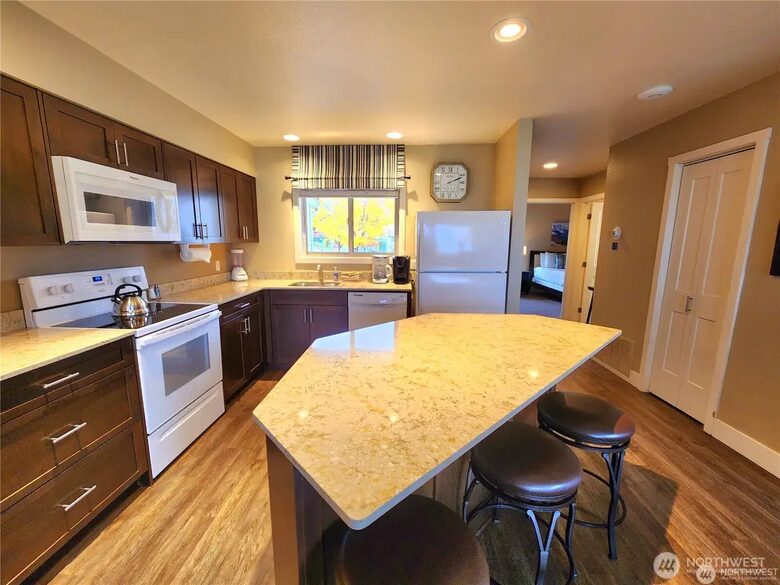 Relaxed Lakeside Living at Wapato Point - Manson, Washington