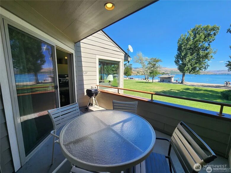 Relaxed Lakeside Living at Wapato Point - Manson, Washington