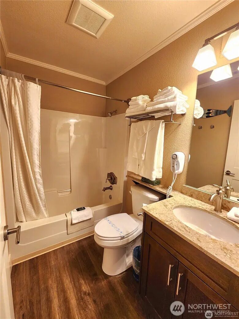 Relaxed Lakeside Living at Wapato Point - Manson, Washington