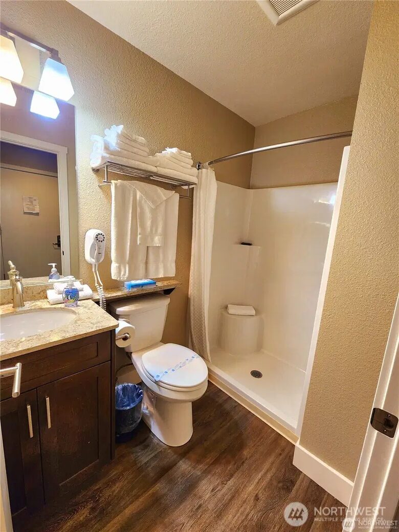 Relaxed Lakeside Living at Wapato Point - Manson, Washington