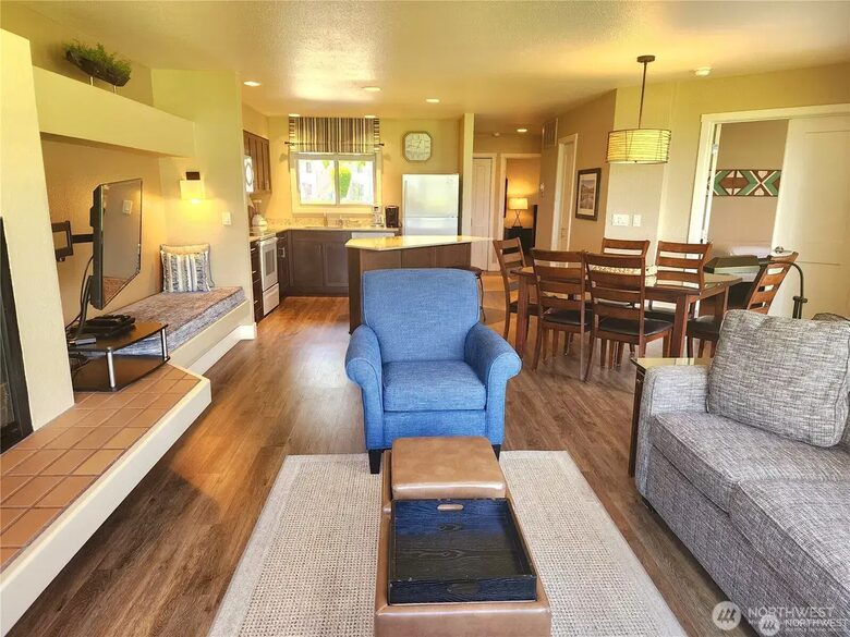 Relaxed Lakeside Living at Wapato Point - Manson, Washington