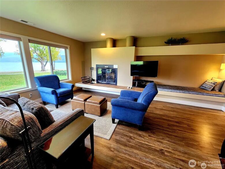 Relaxed Lakeside Living at Wapato Point - Manson, Washington
