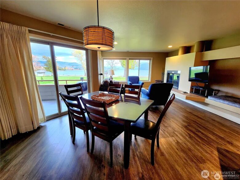 Relaxed Lakeside Living at Wapato Point - Manson, Washington