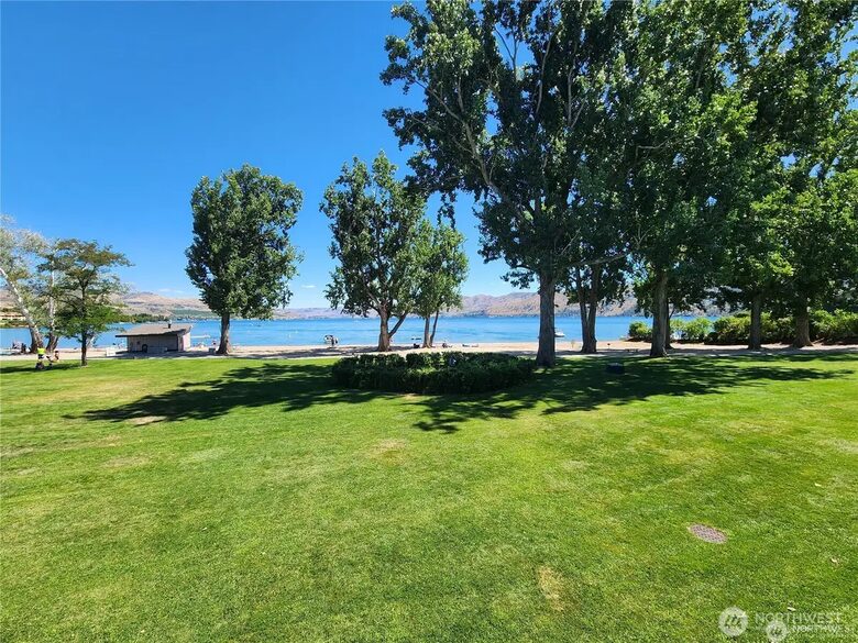 Relaxed Lakeside Living at Wapato Point - Manson, Washington