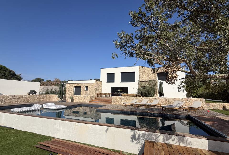 Contemporary Corsican Retreat near Saint Cyprien - Cirendinu, France