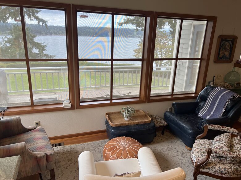 Cozy sitting area in kitchen- everyone loves this spot!