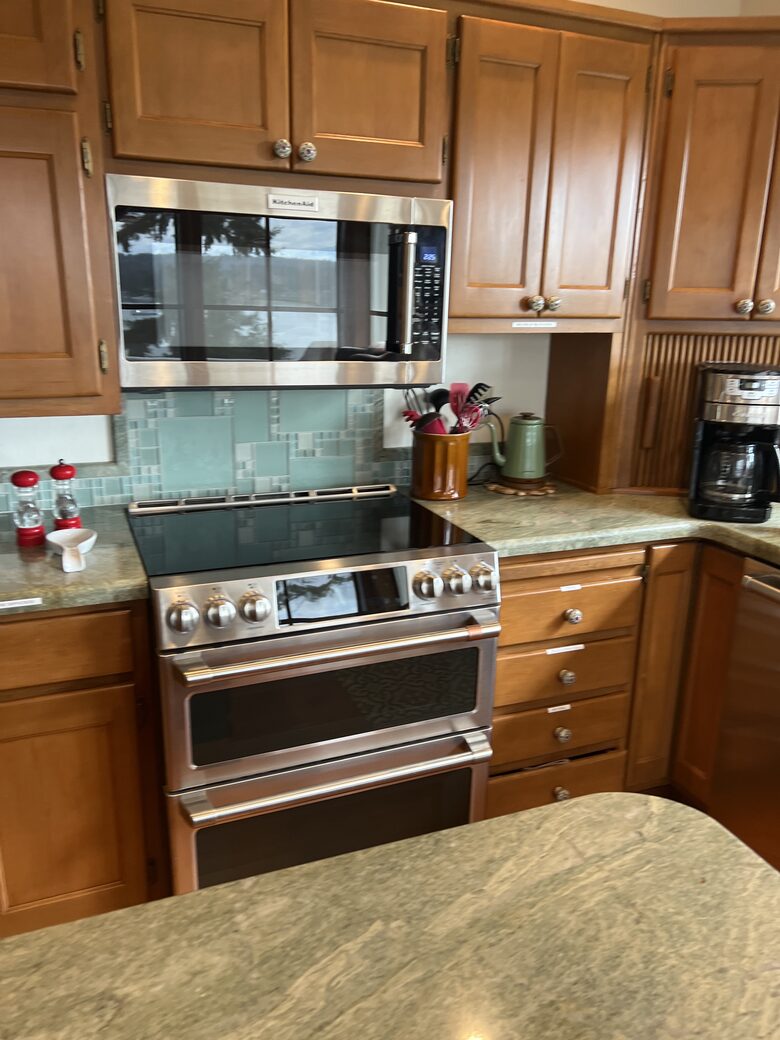 Liberty Bay Retreat with Olympic Mountain Views - Poulsbo, Washington