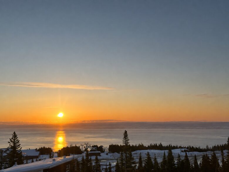 Slopeside Escape Overlooking the St. Lawrence - Petite-Rivière-Saint-François, Canada
