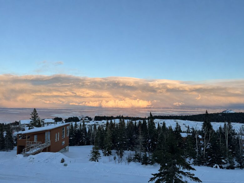 Slopeside Escape Overlooking the St. Lawrence - Petite-Rivière-Saint-François, Canada