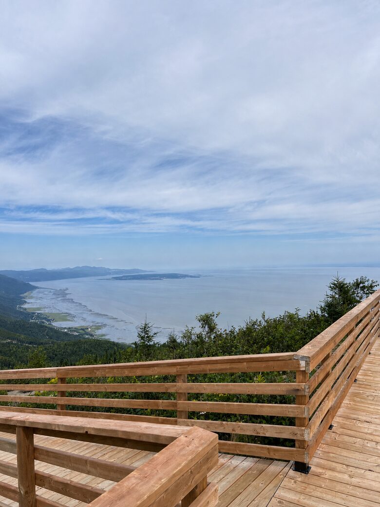Slopeside Escape Overlooking the St. Lawrence - Petite-Rivière-Saint-François, Canada
