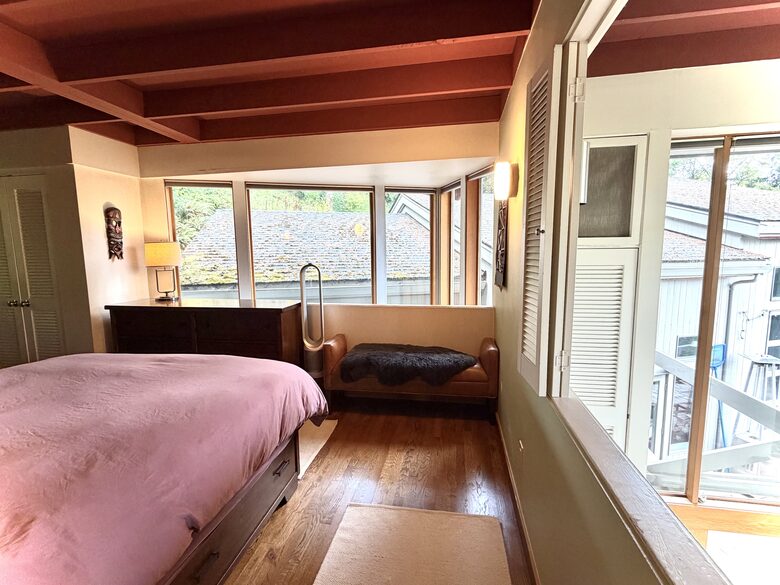Lake Washington Retreat with Private Indoor Pool and Spa - Seattle, Washington