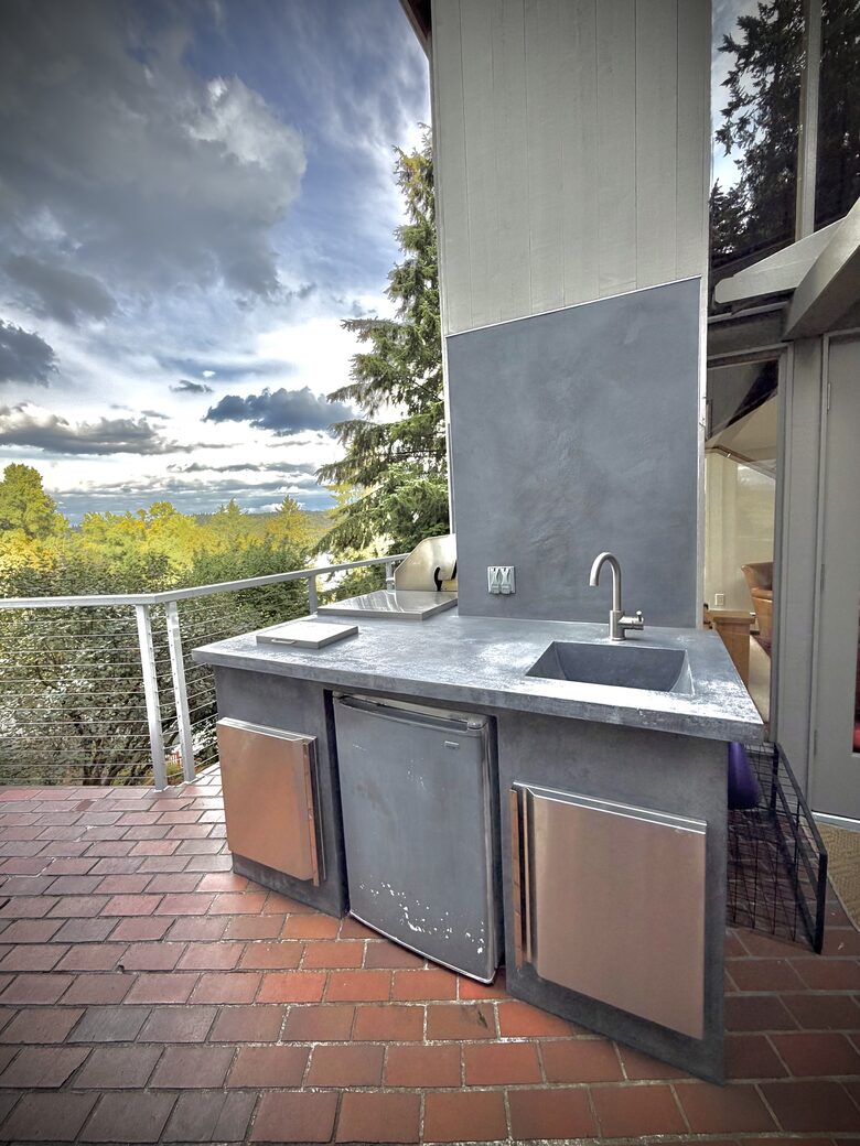 Lake Washington Retreat with Private Indoor Pool and Spa - Seattle, Washington