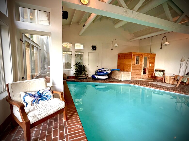 Lake Washington Retreat with Private Indoor Pool and Spa - Seattle, Washington